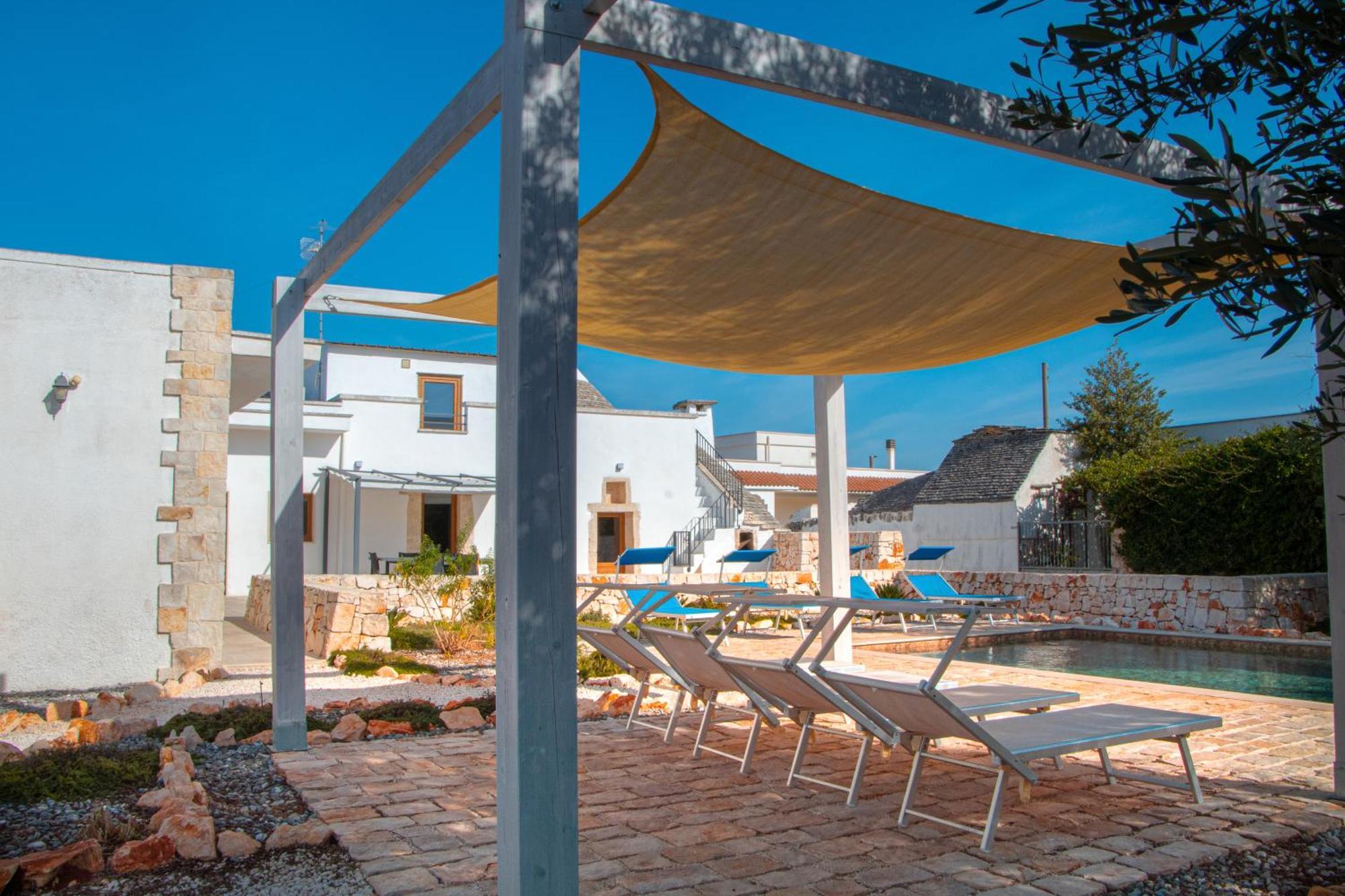 Villa With Trullo And Pool, 阿尔贝罗贝洛 外观 照片